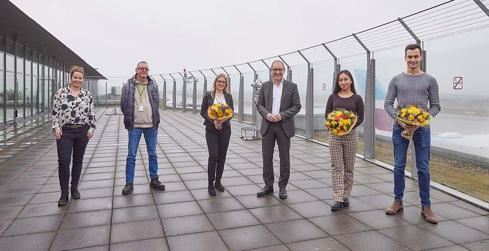 Dortmund Airport gratuliert seinen Azubis zur abgeschlossenen Ausbildung.