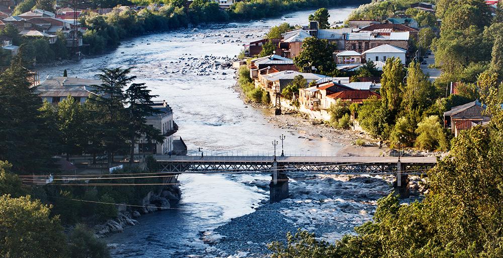 Brücke über Fluss in Kutaissi (Georgien)