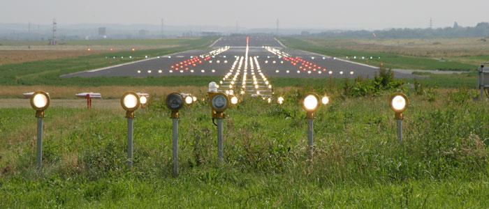 Befeuerung
der Start- und Landebahn am Dortmund Airport