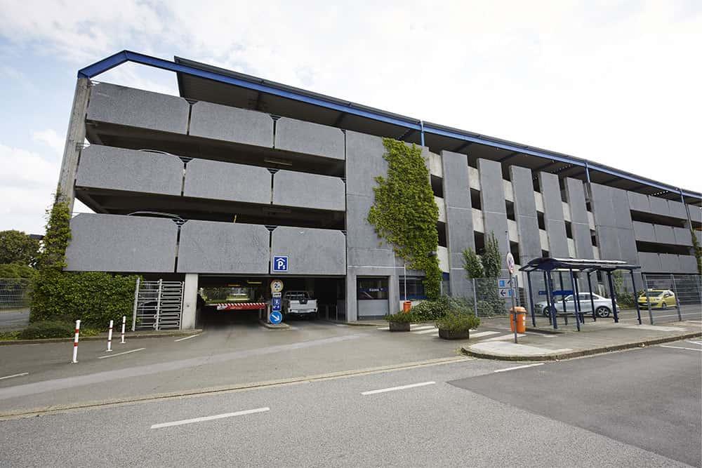 Außenansicht des Parkhauses P5 des Dortmund Airport