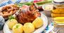 Typisch bayerisches Gericht: Schweinshaxn mit Knödeln