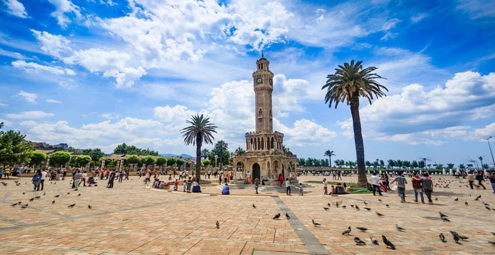 Die Millionenmetropole Izmir, gelegen an der Türkischen Ägäis, wird ab Dortmund mit SunExpress bedient.