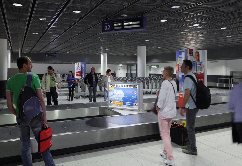 Leuchtkofferwerbung am Dortmund Airport - Beispiel A&O Hotels and Hostels Holding