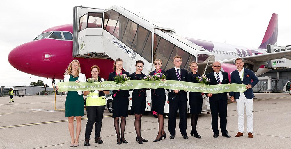 The Wizz Air crew is welcomed on the airport apron.