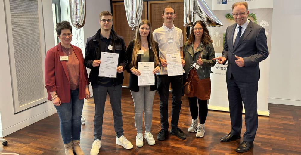 3 Auszubildende vom Dortmund Airport erhalten ihre IHK-Zusatzqualifikation zu Energiescouts