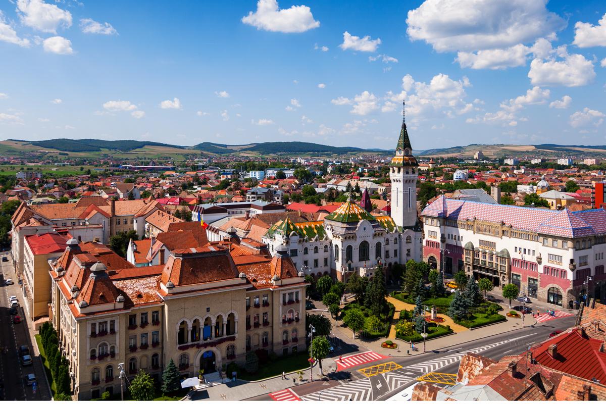 Blick auf Targu Mures Rumänien an einem sonnigen Tag in Siebenbürgen