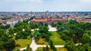 Blick auf den Uhrturm des Castello Sforzesco in Mailand mit mittelalterlicher Architektur