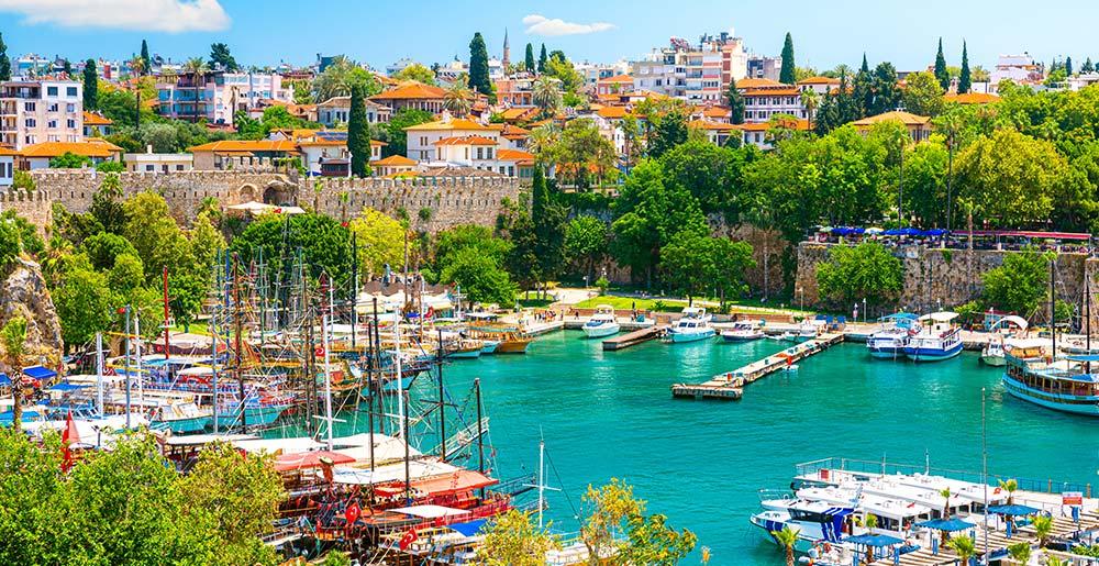 Hafen in der Altstadt von Antalya in der Türkei