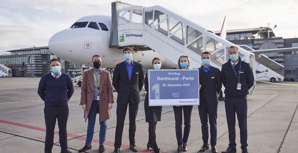 Wizz Air Crew auf dem Vorfeld des Dortmund Airport