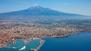 Catania auf Sizilien mit dem Vulkan Ätna im Hintergrund