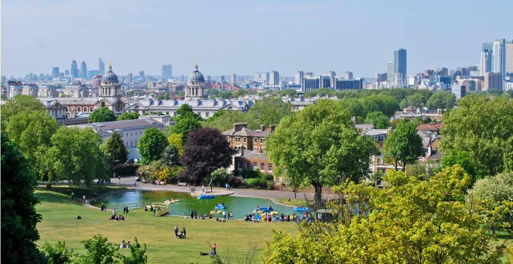 Blick vom Greenwich Park auf Londons Skyline