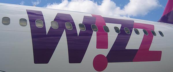 wizzair Schriftzug auf Flugzeug