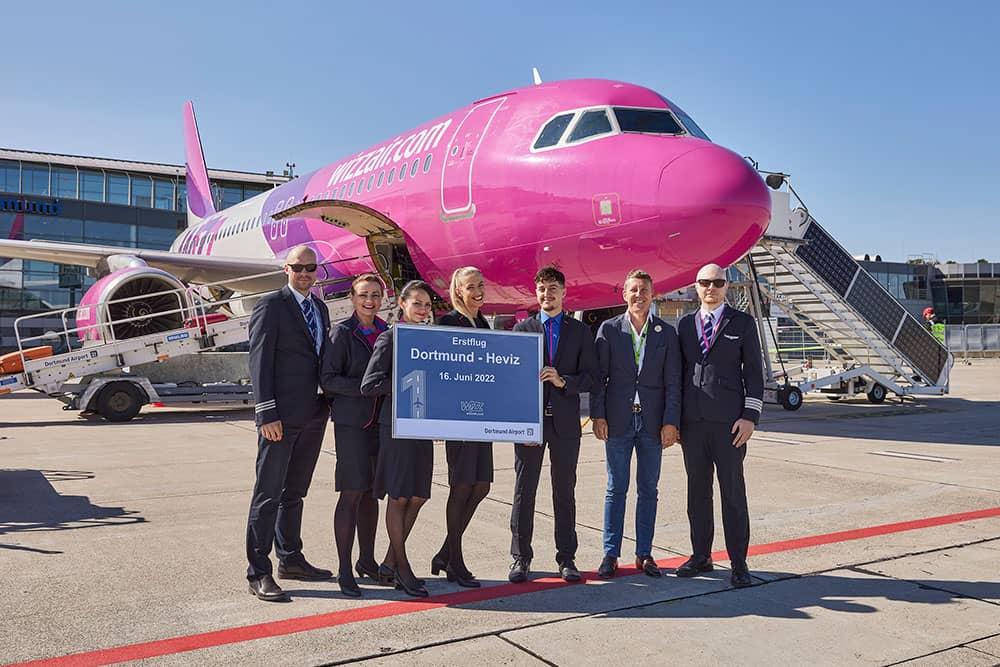 Begrüßung der Crew auf dem Vorfeld