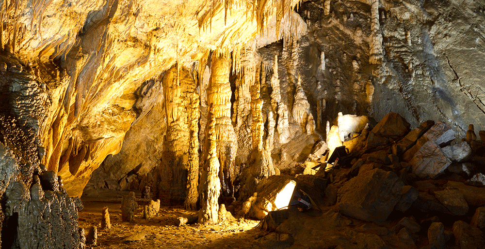 Tropfstein-Formationen in der Gokgol-Höhle bei Zonguldak in der Türkei
