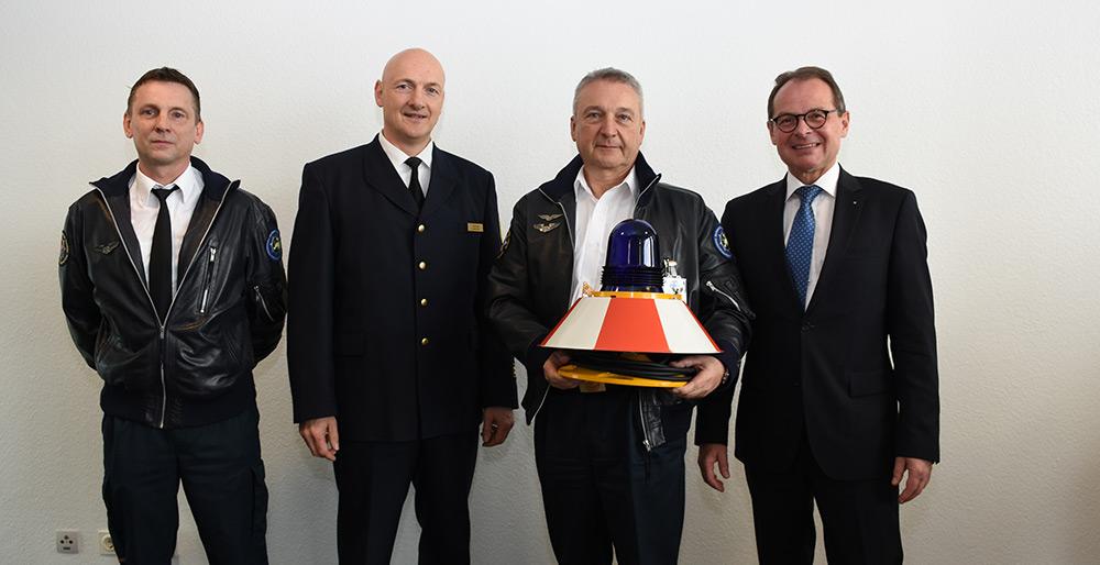 Geschäftsführer Udo
  Mager verabschiedet Rüdiger Schulz

 





