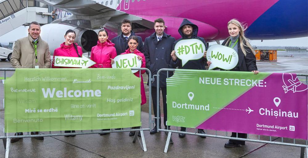 Begrüßung der Crew auf dem Erstflug der wieder aufgenommenen Verbindung nach Chisinau