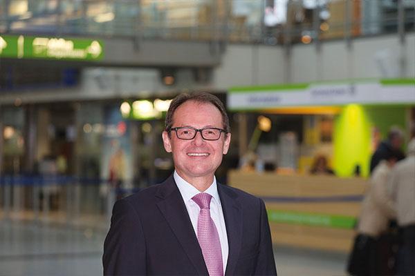 Udo Mager -
Geschäftsführer des Dortmund Airport im Terminal