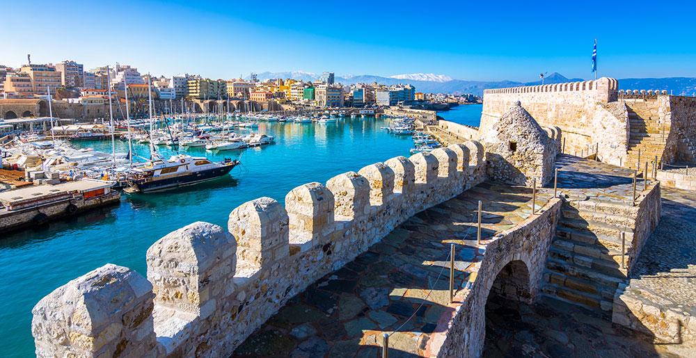 Hafen von Heraklion mit alter venezianischer Festung Koule auf der Insel Kreta in Griechenland.
