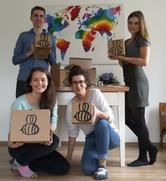 Das Team mit der BeeChildBox: v.l. Martin Hänel, Sonja Schug, Rania Bouabdallah, Laura-Sophie Wagner 