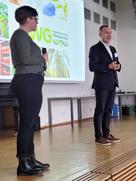 Organisatorin Leonie Grass und Dr. Muhidin Seho bei den Waldkontroversen 2024