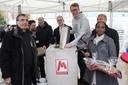 Kapsel wird in Grundstein gelassen FZA