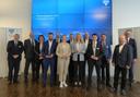 Verleihung Technologiepreis 2021 (v. l. n. r.): Werner Gebhardt, Dr. Christian Münch, Martina Winterwerber, Andreas Bäumler, Prof. Gerhard Fischerauer, Sabrina Zetzsche, Torsten Müllner, Janina Rebhan, Herr Asperger, Christian Walberer, Prof. Ralf Moos, Norbert Pieper, Oberbürgermeister Uli Pötzsch