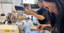 Foto von Teilnehmenden an der BaySISS Summer School im Labor