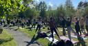 Campusyoga im Ökologisch-botanischen Garten der Uni Bayreuth im Mai 2025