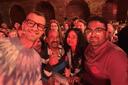 Piraveena und ihre Familie mit Joko Winterscheidt