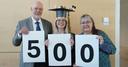 Foto von Prof. Glatzel, Michelle Hartbauer und Prof. Rädlein nach der 500. Promotion an der Fakultät für Ingenieurwissenschaften der Uni Bayreuth