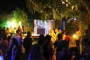 Publikum eines nächtlichen Open-Air-Konzertes im Garten des Goethe Instituts in Ouagadougou