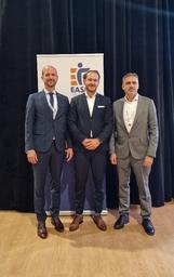 Foto der Preisverleihung des EASM Best Conference Reviewer Awards