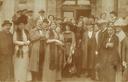 Karl Würzburger (2. v. r.) bei einem Siegfried-Aufführung vor dem Festspielhaus 1912, Archiv Universität Bayreuth (AUBT) N 20 42