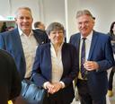 zwei männer und eine frau