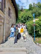 Menschen auf einer Treppe 