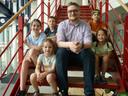 KinderUni 2024 - Prof. Gröschel mit Kinderreportern