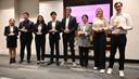 Bei der Wahl zum Most Valuable Entrepreneur wurden drei Bayreuther Studierende ausgezeichnet: Philipp Pohmann (4. v. r.), Sara Auweiler (2. v. r.) und Lukas Burkart (1. v. r.). 