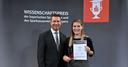 Preisträgerin Miriam Knauer und Matthias Dießl, Präsident des Sparkassenverbands Bayern