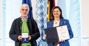 Dr. Gregor Aas und Landtagspräsidentin Ilse Aigner bei der Verleihung des Bayerischen Verfassungsordens