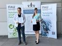 Foto von Thomas Miller und seiner Lehrerin Manuela Deuerlein.