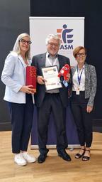 Foto von Prof. Dr. Herbert Woratschek bei der Preisverleihung des EASM Chelladuari Awards.