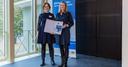 Foto von Katharina Lehner und Kultusministerin Anna Stolz