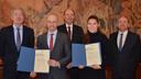 Zum Bild (Fotograf Alfred Schmidbauer) vlnr: Prof. Dr. Bernhard Herz, Preisträger Dr. Jonathan Schiller, HV-Präsident Reinhold Vollbracht, Preisträgerin Miriam Knauer, Prof. Dr. Klaus Schäfer