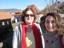 zwei Frauen in der Herbstsonne