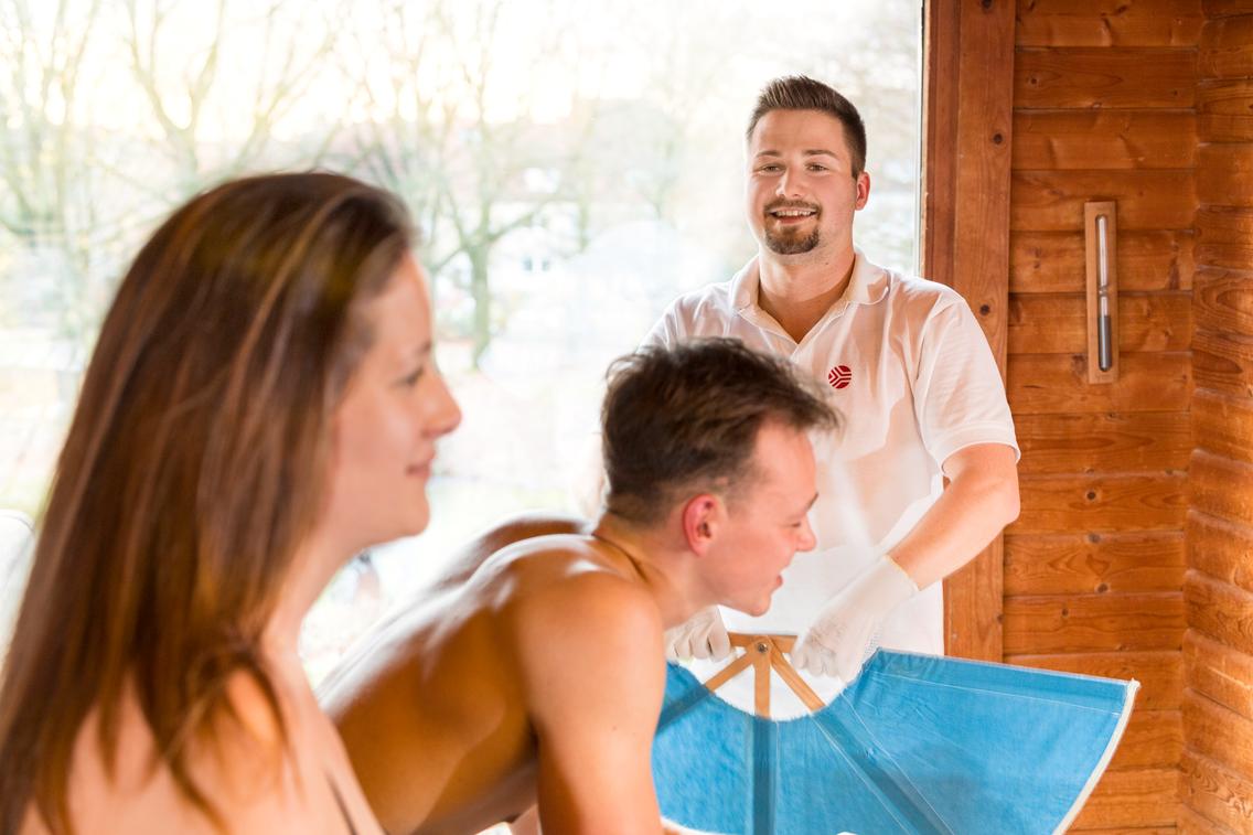 Regelmäßige Aufgüsse in der Textilsauna