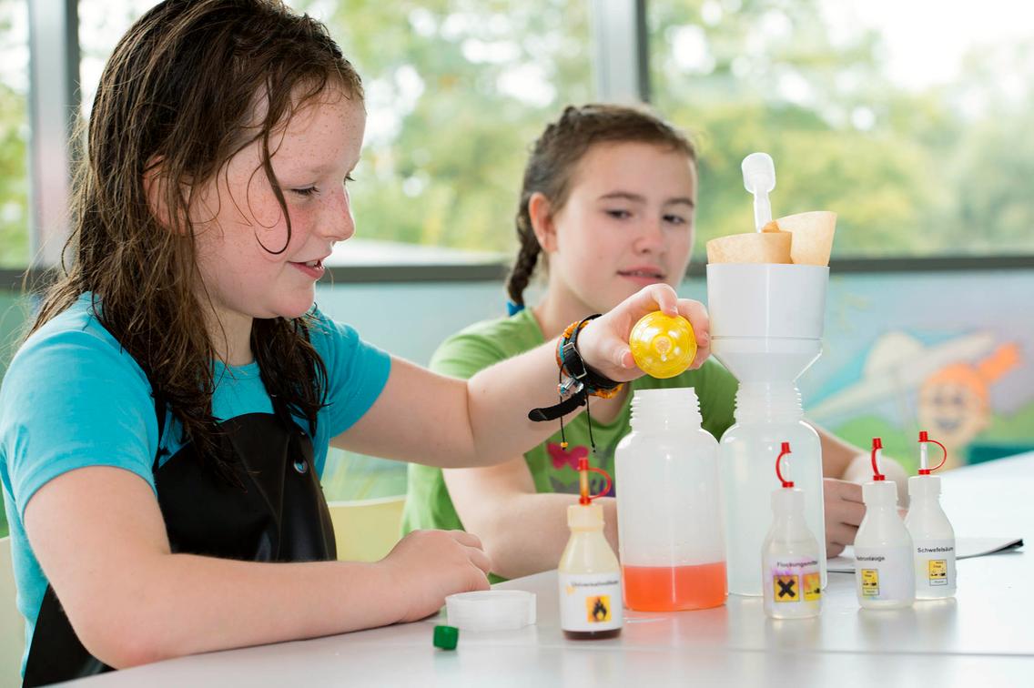 Experimentieren beim Edutainment im Nettebad