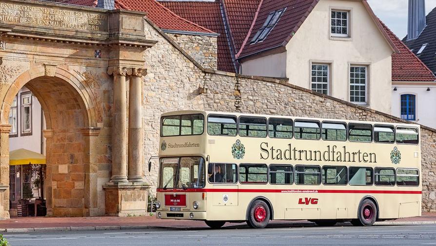 Traditionsbus der Stadtrundfahrten am Heger Tor in Osnabrück