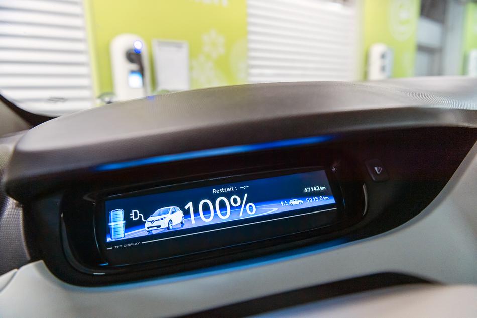 Innenansicht Ladeanzeige eines E-Autos