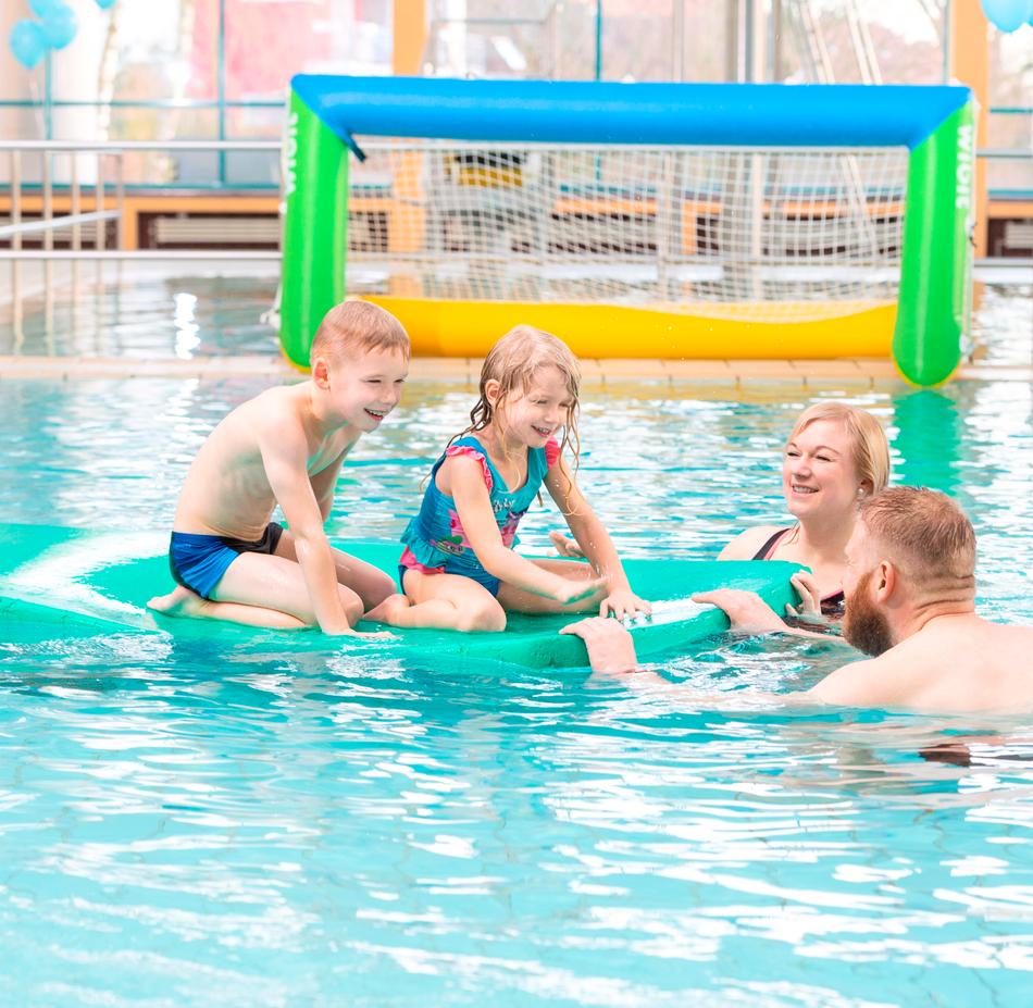 Familienspaß im Nichtschwimmerbecken
