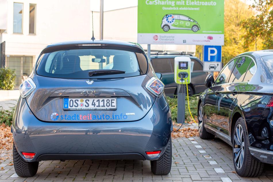 Elektroauto des Carsharing Anbieters stadtteilauto Osnabrück von hinten